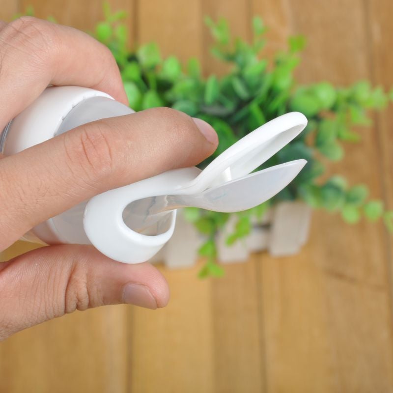 Biberon avec cuillère pour nouveau-né | EasyBottle™ - Petits Bouts de Choux